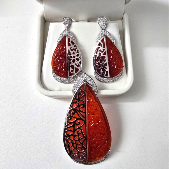 Elegant Silver Carnelian Teardrop Earrings And Pendant Jewelry Set